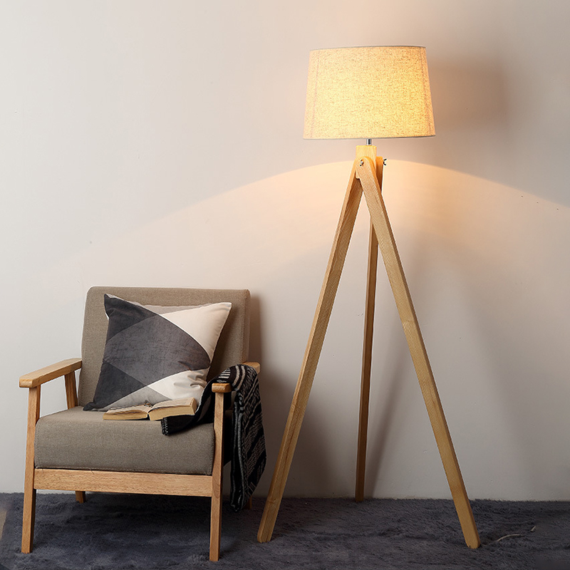 Floor Lamp Tripod - Lámparas de suelo hechas en madera