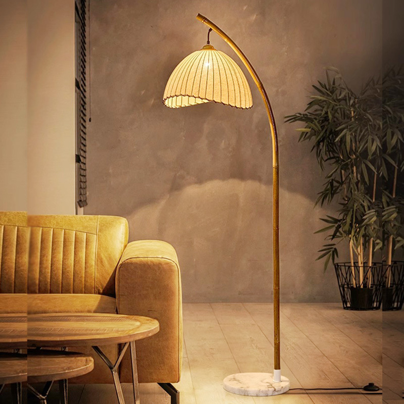 Floor Lamp Tripod - Lámpara de pie de estilo rústico
