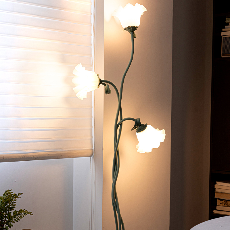 Lámpara de pie de flores E26,  - Floor Lamp Tripod reseña y precio